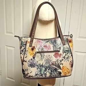 Multi Sac tote, zipper closure. Multiple colors. Very good used‎ conditio…